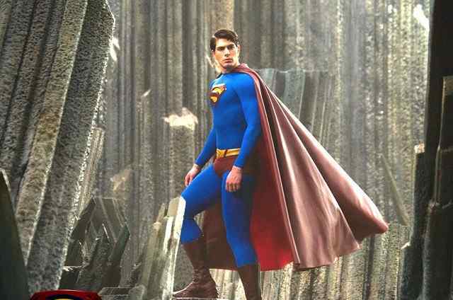 超人为什么要穿紧身衣服 为何超人妈妈都穿紧身衣？不全是因为任务需要，还与曲线有关！