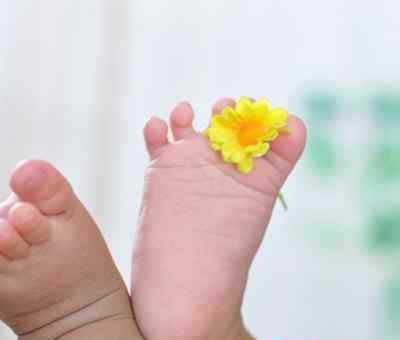 刚出生宝宝注意事项 【图】刚出生婴儿脚丫图片欣赏 简单普及婴儿刚出生注意事项