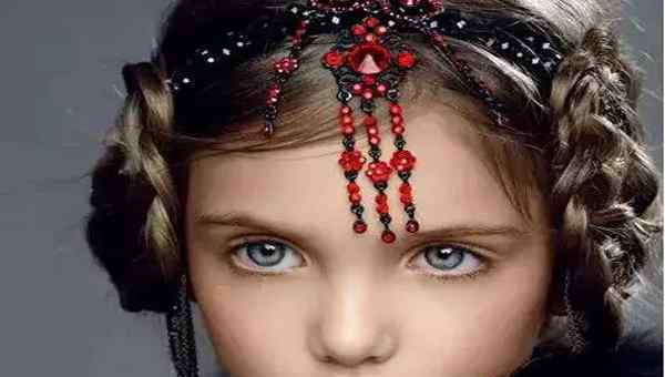 玛尔塔克里洛娃 俄罗斯十大最漂亮童星 萌哭了！她曾被评为世上最美小女孩