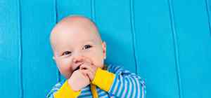 婴儿上颚发白图片 婴儿口腔上颚发白原因