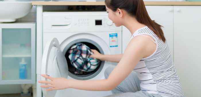 洗衣机如何洗羽绒服 滚筒洗衣机可以洗羽绒服么  用滚筒洗衣机洗羽绒服可以吗