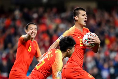 国足传喜讯:李铁正酝酿超级计划,中国进世界杯恐难阻挡