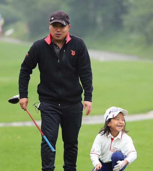 刘国梁女儿高尔夫世界冠军 把自家孩子培养成世界冠军应该比啥都高兴