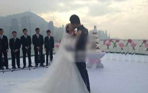 刘璇王弢婚纱照结婚现场图照片，刘璇老公王弢个人资料背景