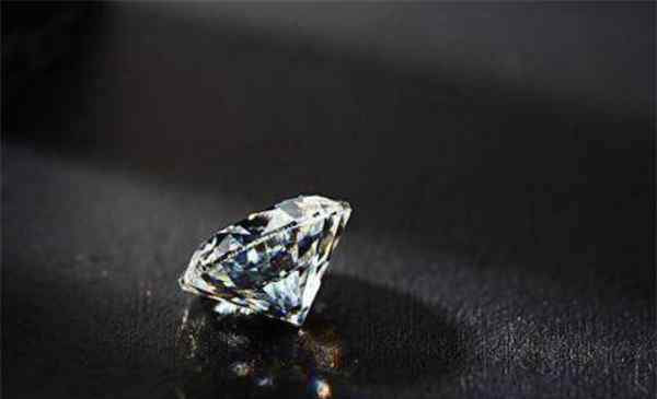钻石一般买什么净度 钻石颜色和净度哪个重要 钻戒颜色和净度取哪个