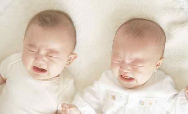 婴儿吐泡泡 区分新生儿肺炎 吐泡泡 留心宝宝吐泡泡