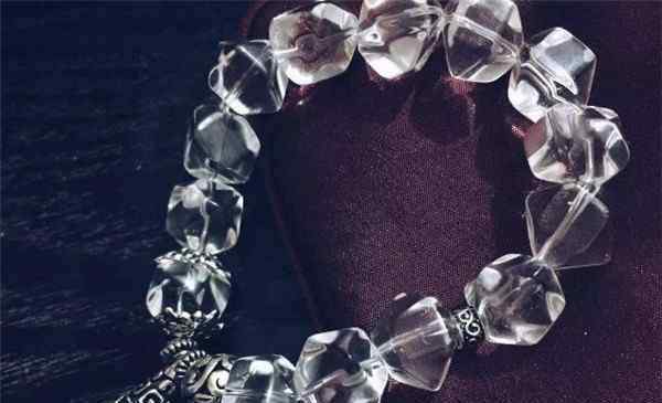 白水晶的含义 白水晶寓意是什么 代表正能量