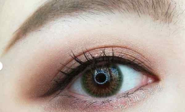 彩妆眼影 标准眼影怎么画 眼影的几种画法