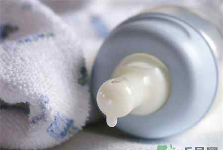 母乳洗脸有什么好处 母乳可以做面膜吗?母乳可以洗脸吗?