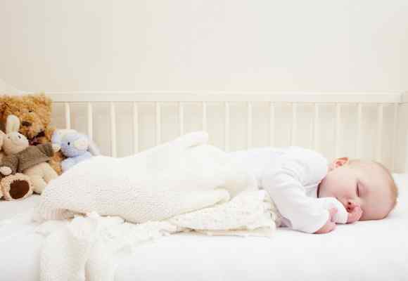 开小夜灯睡觉对宝宝有什么影响 开小夜灯睡觉对宝宝有影响吗
