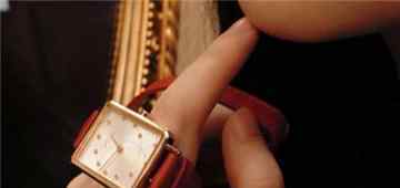 旋钮 手表调时间的旋钮叫什么？手表旁边的旋钮叫什么？