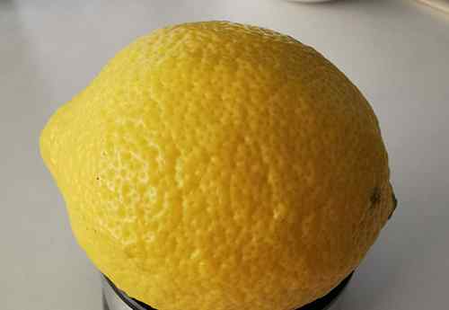 柠檬水的功效与禁忌 柠檬水的功效与作用及禁忌