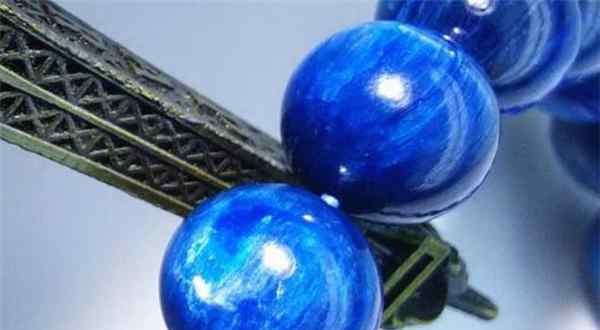 蓝晶石的功效与作用 蓝晶石是什么宝石 蓝晶石的功效与作用