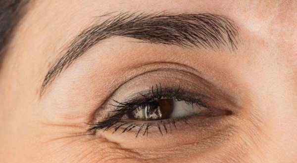 细纹 眼部细纹造成原因有什么呢 为什么会出现眼部细纹呢