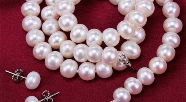 珍珠手镯 珍珠手链的样式有哪些 珍珠手链戴哪只手好