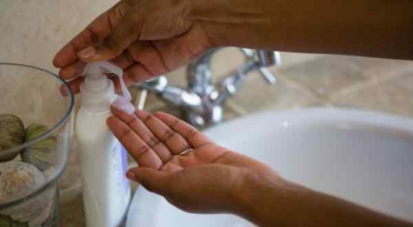 普通洗手液变泡沫比例 泡沫洗手液和普通洗手液哪个好 3步挑对洗手液
