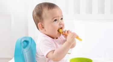 婴儿几个月添加辅食 宝宝几个月可以开始吃辅食 宝宝添加辅食时间表