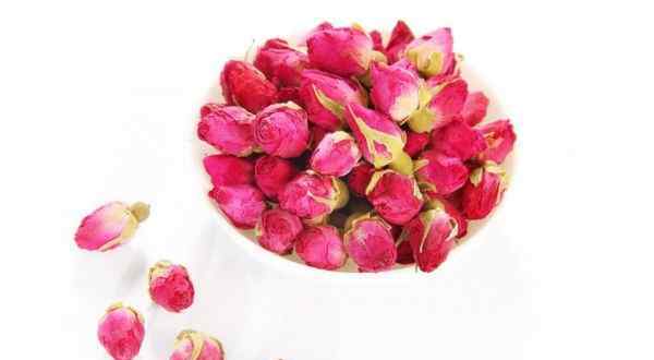 玫瑰精油的功效 玫瑰精油对脸部的作用 玫瑰精油对脸部的功效
