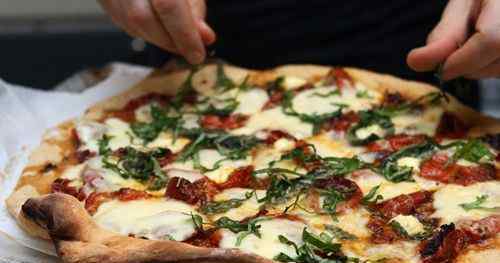 玛格丽特比萨 谁说吃pizza会变胖？玛格丽特披萨 不会变胖的披萨吃法