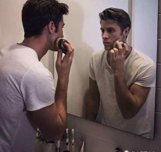 刮胡子的正确方法 男人怎么正确的刮胡子，才能不伤皮肤