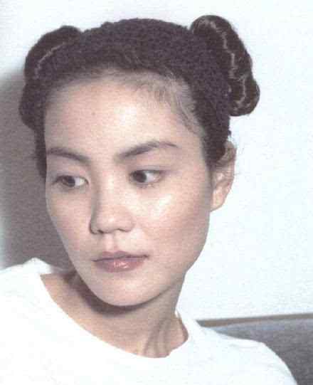 单车少女 王菲22年前日本写真照片曝光！这颜任太有个性！哪吒头都被她玩坏了