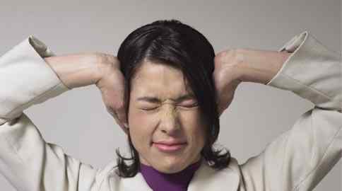女性经常耳鸣什么原因 耳鸣是什么原因引起的？有以下几个原因