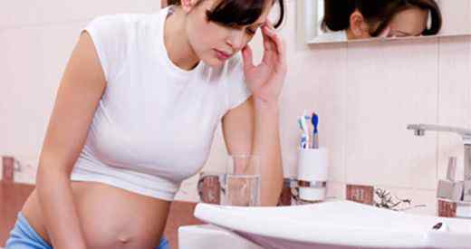 经常吐口水是什么原因 孕妇老是想吐口水怎么回事?孕妇老想吐口水怎么办
