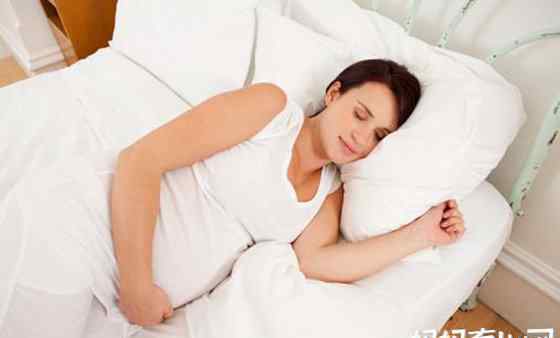 孕晚期怎么睡对胎儿好 孕晚期要怎么睡才舒服 怀孕晚期最佳睡姿（图）