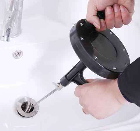 洗脸盆下水管堵了怎么办 洗手盆的下水管又堵了？学学人家是怎么解决的