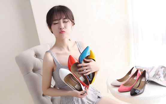 中国鞋品牌 国内女鞋有什么品牌（盘点国内有哪些知名女鞋牌子）