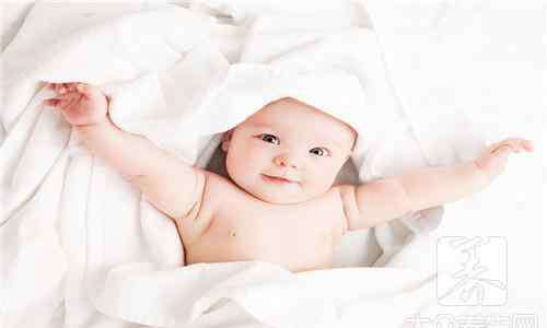 婴儿盖被子的正确方法图片 冬天怎样给宝宝盖被子比较合适