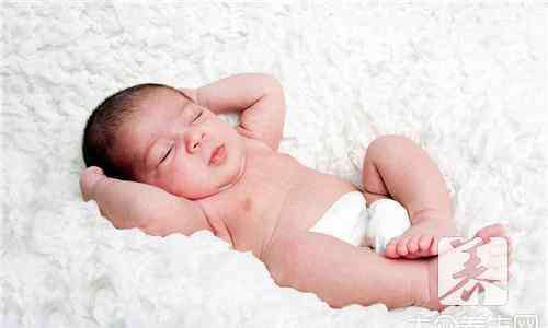 三个月的宝宝睡觉老是摇头 三个月大的宝宝睡觉老是摇头晃脑